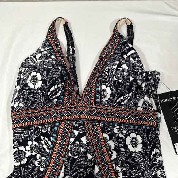 NWT Miraclesuit‎ [ 16 US ] Delta Dawn Sojourn One Piece Swimsuit Black White - Picture 5 of 13